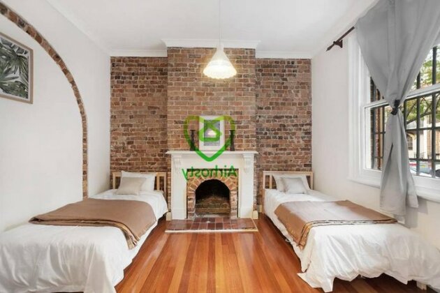 Surry Hills Victorian 4 Bedroom House near Central - Photo4