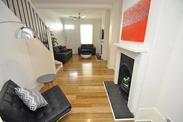 Ultimo Self-Contained Three-Bedroom House 25ADA - Photo3