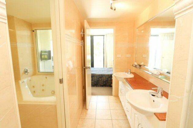 Boathouse Resort Water Front - Photo4