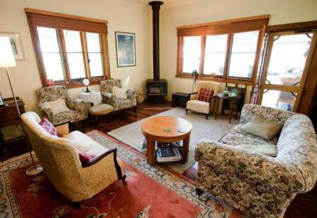 Green Gables Bed and Breakfast - Photo4