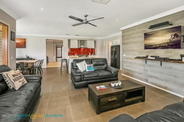 Luxury Coastal Escape - Photo4