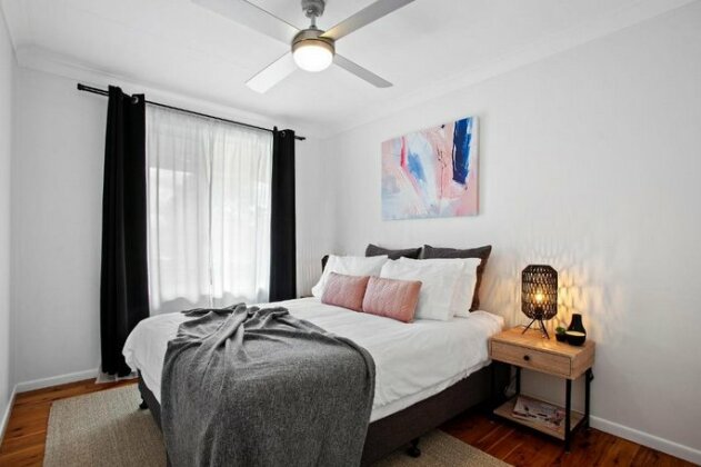 Stylish 1BD apt in central location with A/C courtyard and Netflix - Photo2