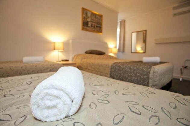 Connells Motel & Serviced Apartments - Photo2