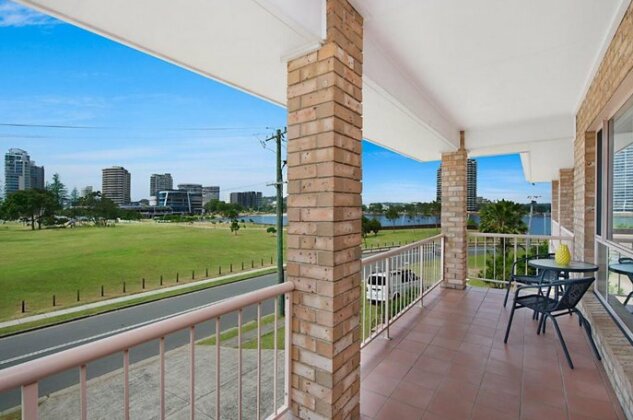 Tumut Unit 2 - Great unit in a central location to beaches clubs and shopping Wi-Fi included - Photo2