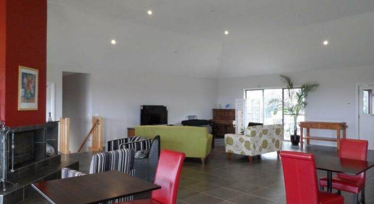 Swan Lake Guest House - Photo4