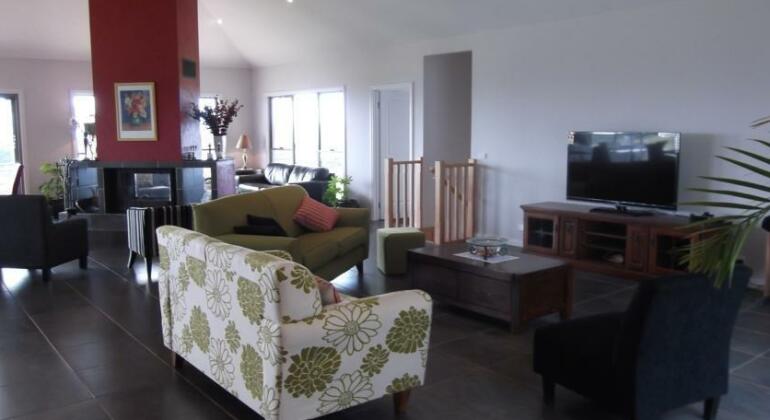 Swan Lake Guest House - Photo5