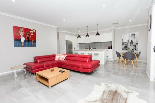 Best Central Wagga Townhouse - Photo2