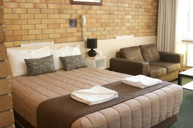Buckaroo Motor Inn - Photo2