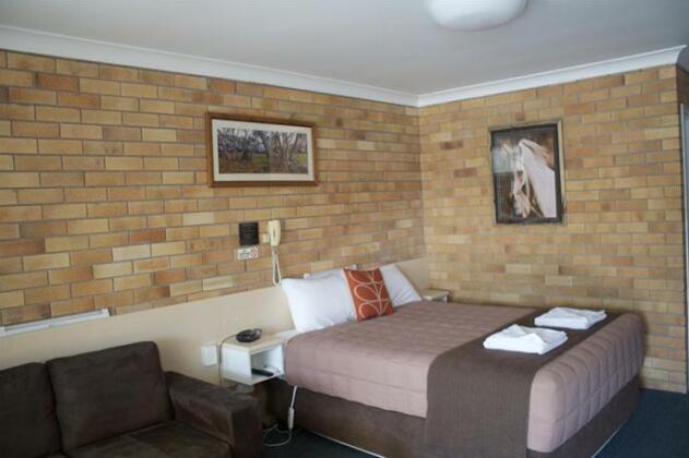 Buckaroo Motor Inn - Photo4
