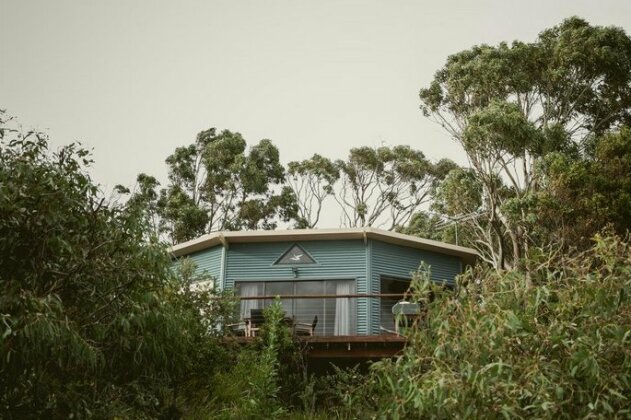 Larus Waterfront Cottage