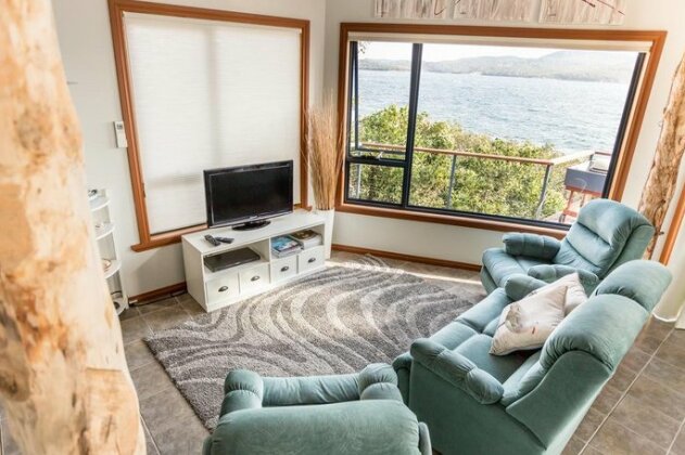 Larus Waterfront Cottage - Photo4