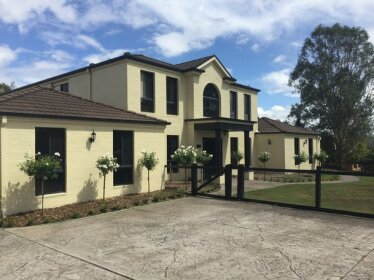 Homestay - Chateau Firmont Hunter Valley NSW