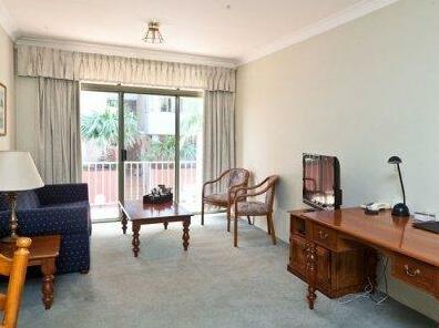 The Belmore All Suite Hotel - Photo4