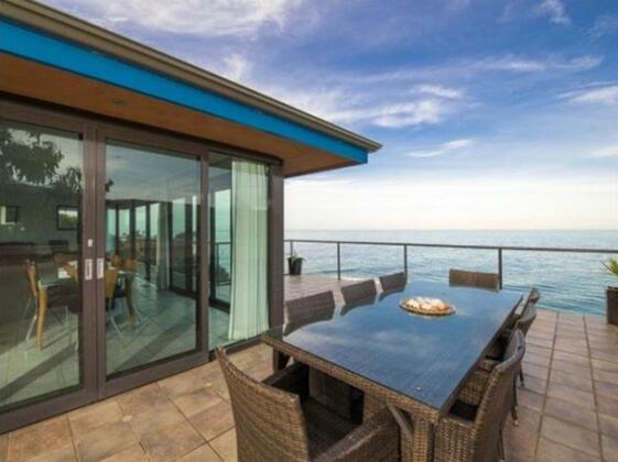 Top Deck Holiday Home - Photo2
