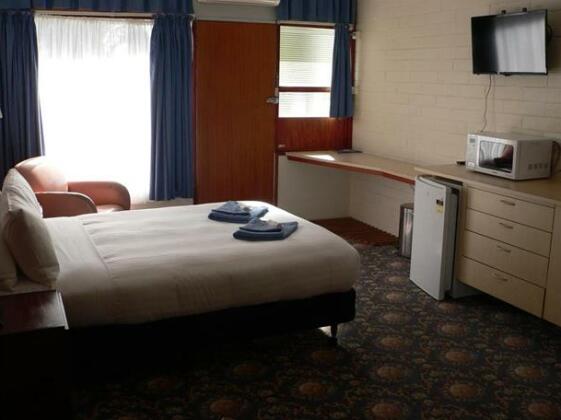 Ship Inn Motel - Photo3