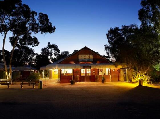 Outback Pioneer Hotel - Photo2