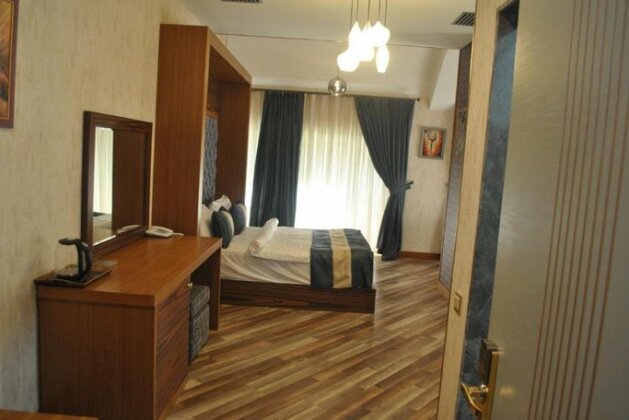 Manor Hotel - Photo2