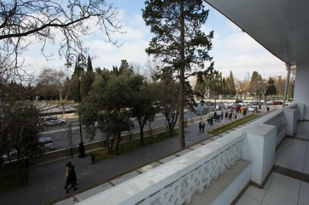 Old City- Neftaniki Avenue - Photo3