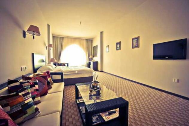 Karvan Palace - Photo3