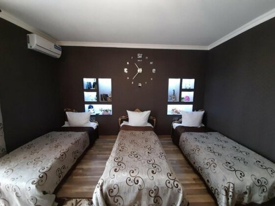 Friends House Shaki - Photo2