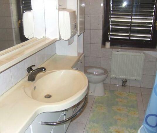 Monaco Inn - Photo2