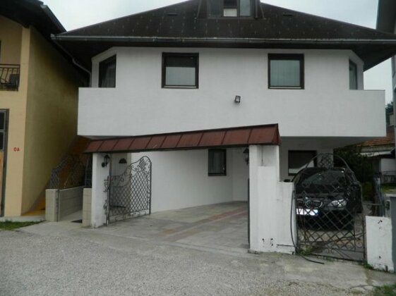 Lav Apartments - Photo2