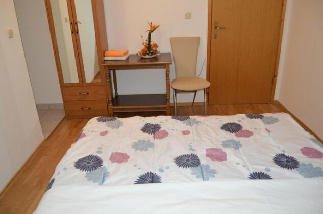  Photo 2