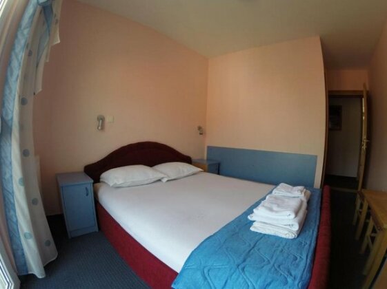 Youth Hotel Lav - Photo3