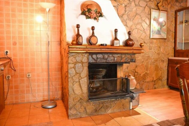 Adella - Photo2