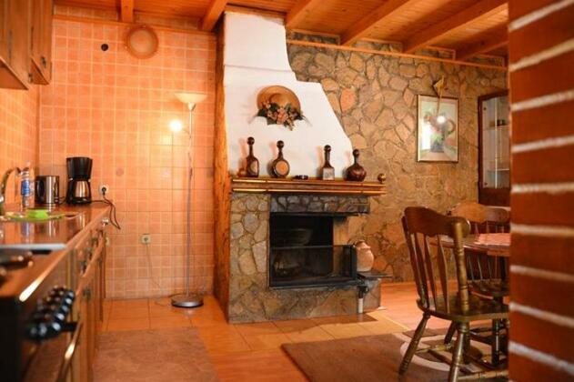 Adella - Photo3