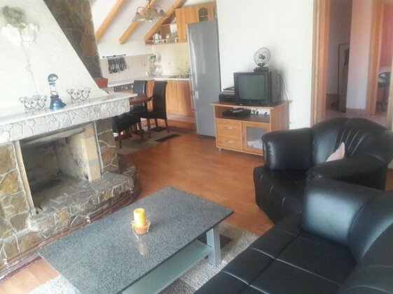 Adella - Photo4
