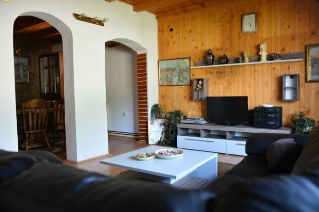 Adella - Photo5