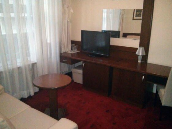 Astra Garni Hotel - Photo3
