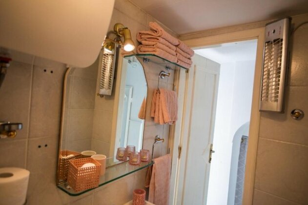Bascarsija's Cozy Whites - Photo5