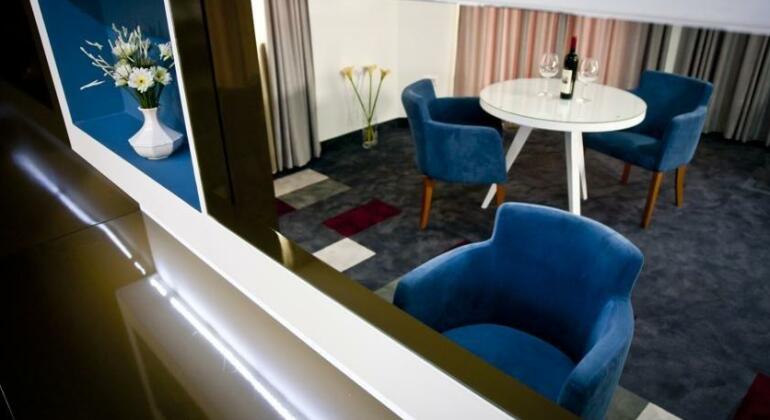 Boutique Bristol Hotel - Photo4