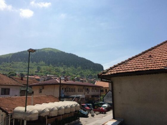 Photo 1