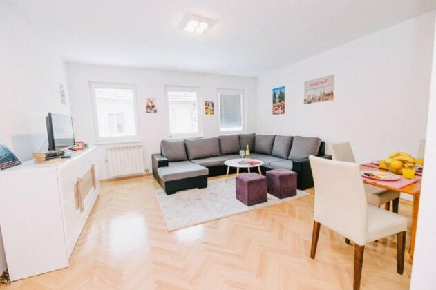 Modern Apartments with HUGE GARDEN - Photo2