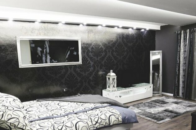 Old Corner Apartments - Photo5