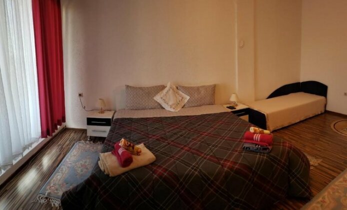  Photo 2