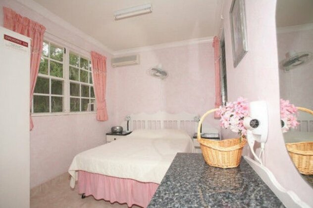 Palm Paradise Guest House and Apartments - Photo4