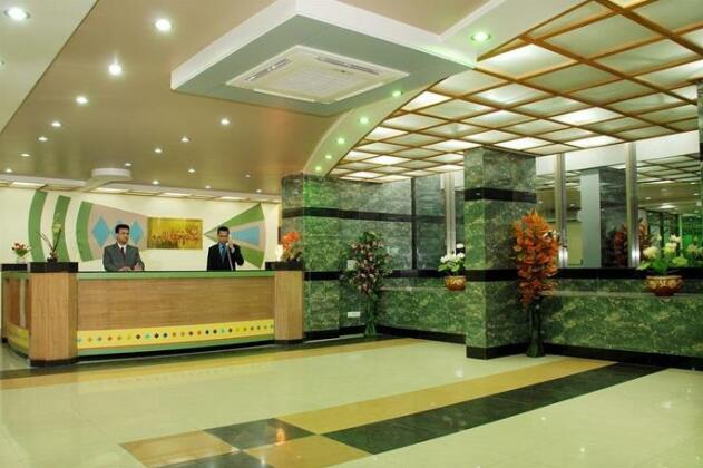 Hotel Lord's Inn - Photo2