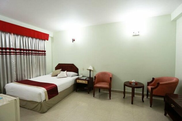 Meridian Hotel & Restaurant - Photo2