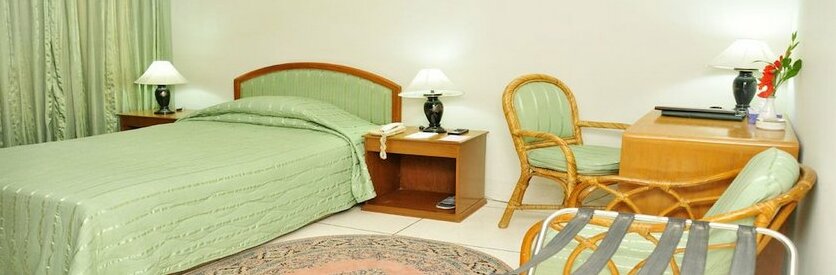 Asia Pacific Hotel - Photo4