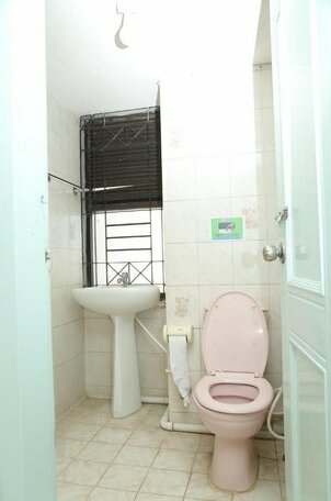 Convenient & Affordable Male Hostel Near Dhaka University - Photo4