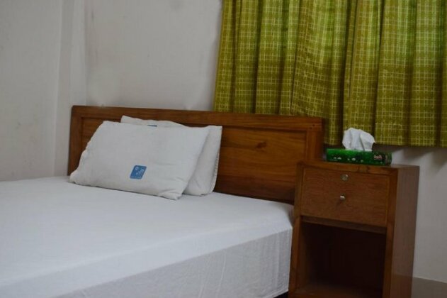 Embassy Inn Hotel - Photo2
