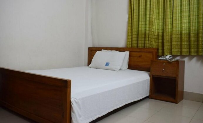 Embassy Inn Hotel - Photo3