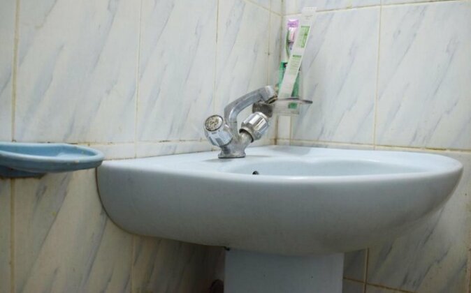 Embassy Inn Hotel - Photo4