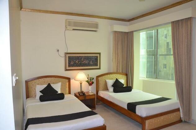 Hotel De Crystal Crown - Photo2