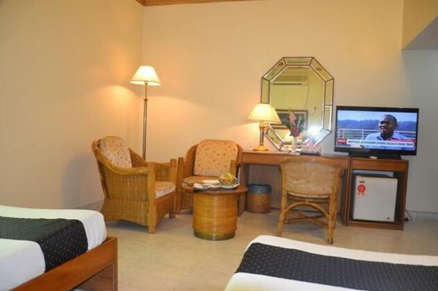 Hotel De Crystal Crown - Photo5