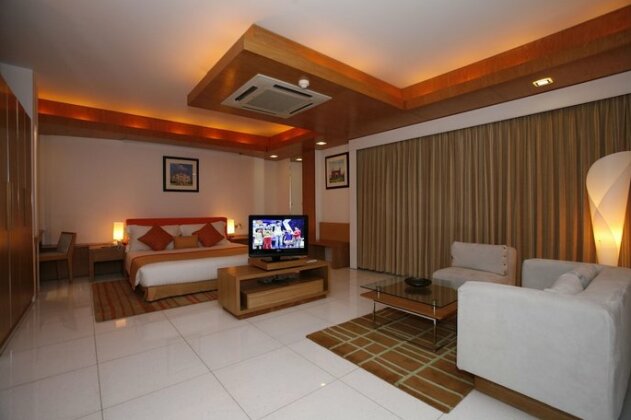 Platinum Suites - Photo2